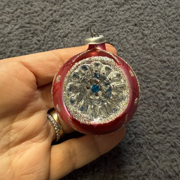 Vintage Glass Christmas Ornaments Set Of 6 Red & Silver Glitter Accents 1 Broken - Picture 7 of 16